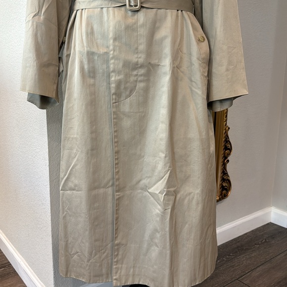 Authentic Burberry trench coat with belt - Picture 4 of 12
